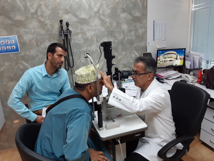 الفحص للعيون في مستشفي خدادوست - شركة المواساة للعلاج في ايران